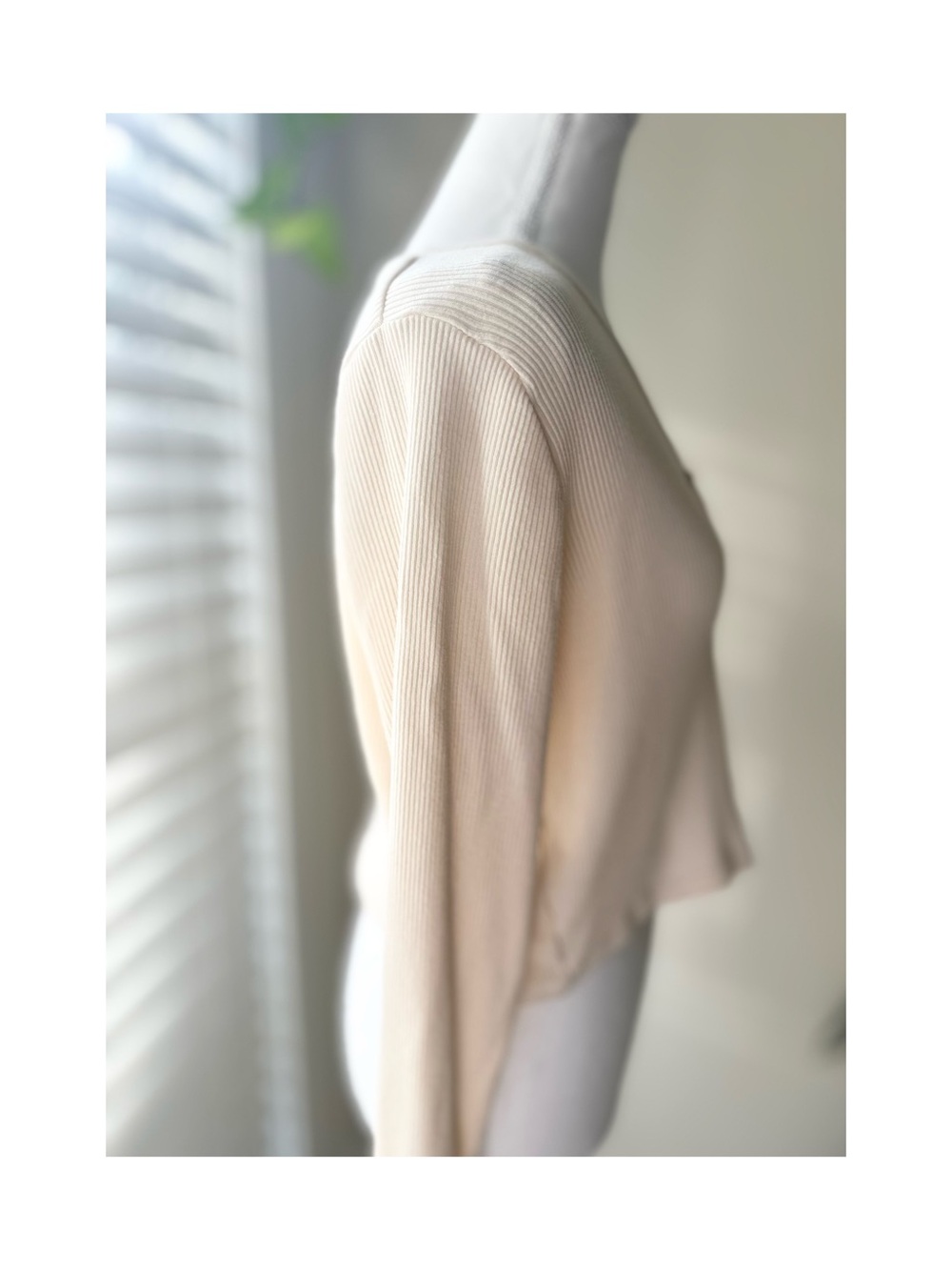 Levi's Cream Ribbed V-Neck Button-Up Cardigan - Picture 4 of 6